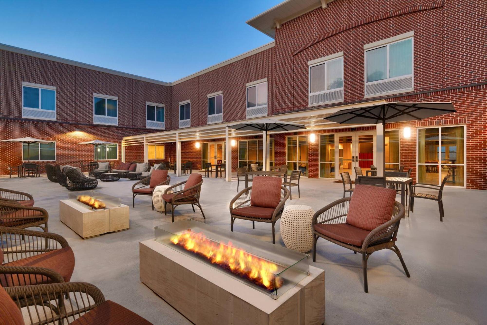 מלון Courtyard By Marriott Atlanta Duluth Downtown מראה חיצוני תמונה